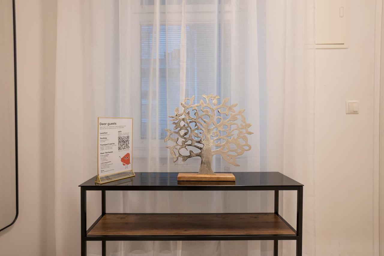 Stylish 1-bedroom With A Terrace Apartament